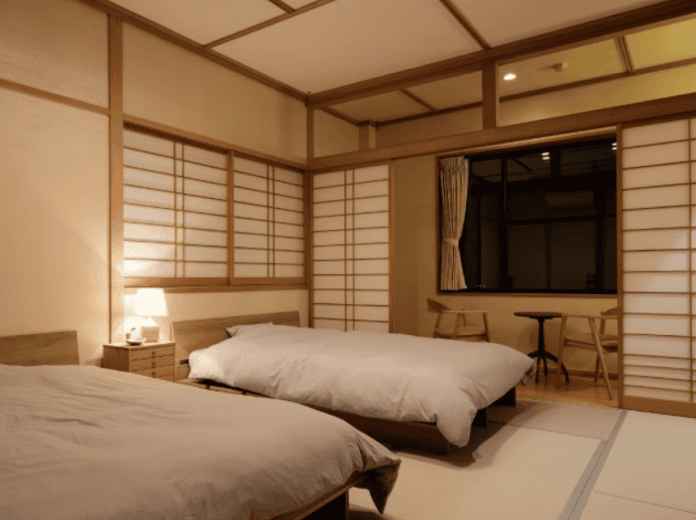 Western-style room (8 tatami mats) /Capacity: 2 guests
+ extra bed available
Total: 2 rooms